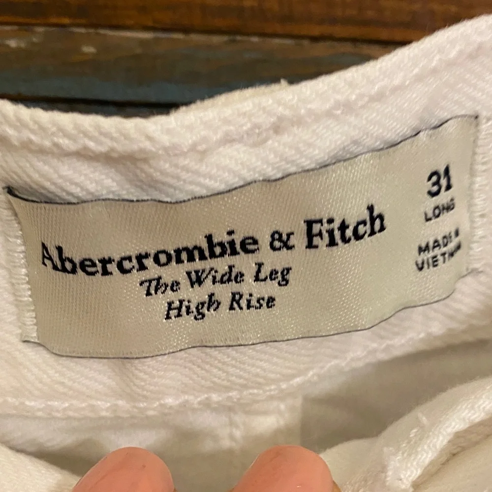Abercrombie & Fitch White Buttoned Pants - Picture 4 of 6